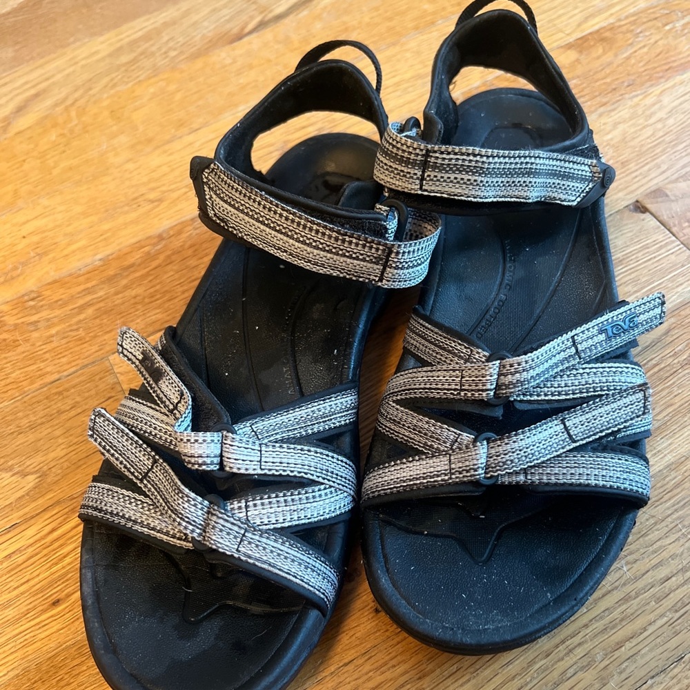 Teva Tirra womens sandals, size 8. Outdoor, sports, casual